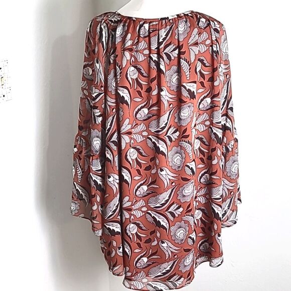 Cato Rust Color Top with Black & White Floral Designs & Bell Sleeves Size 18/20W - Picture 7 of 9